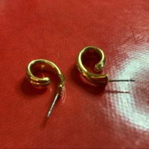 Vintage Avon gold-tone earring